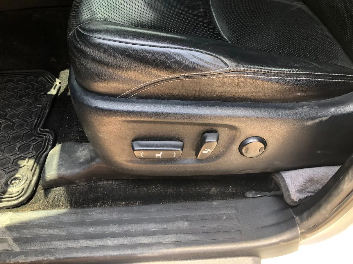 Car image 24