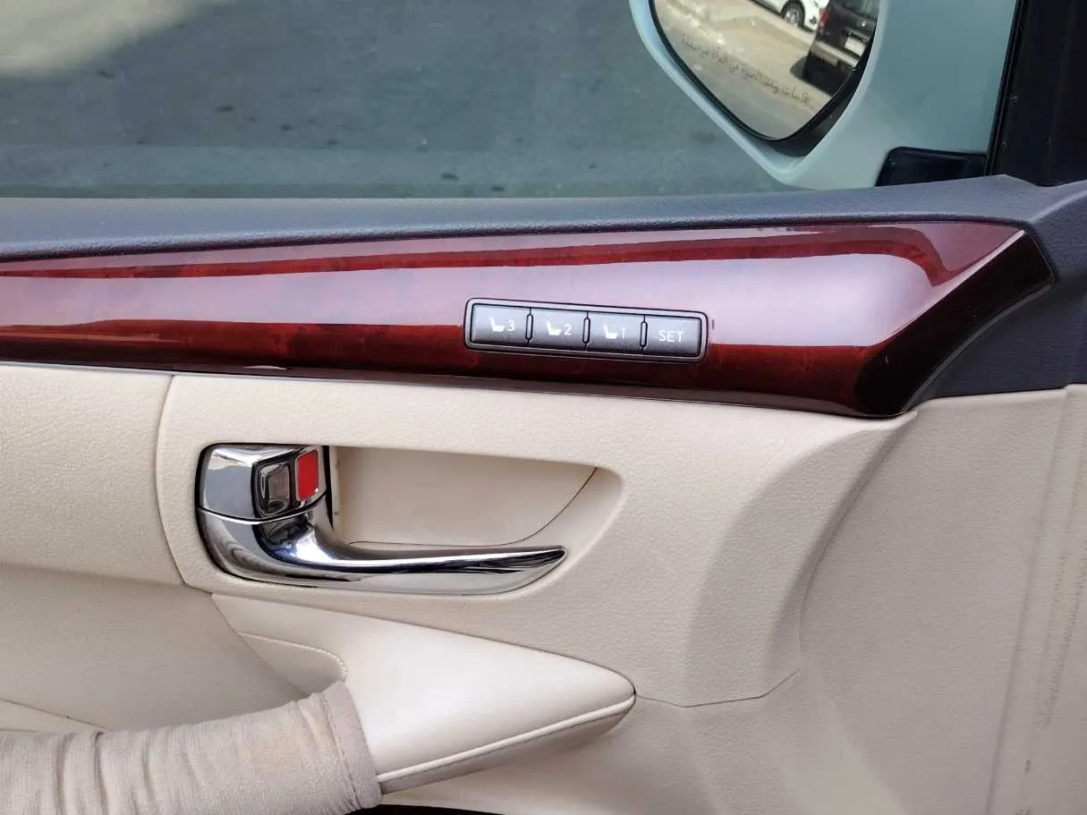 Car image 34