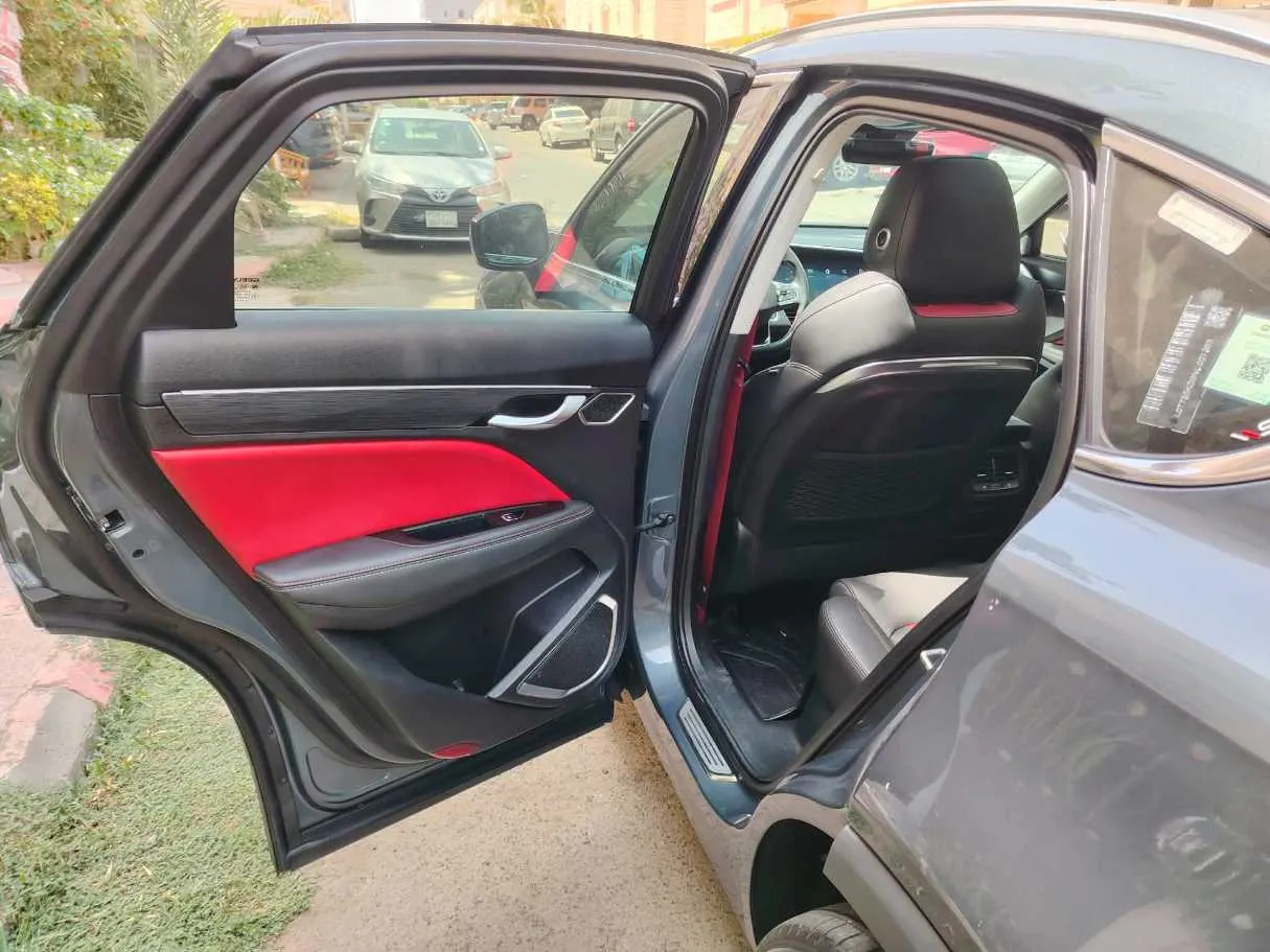 Car image 16