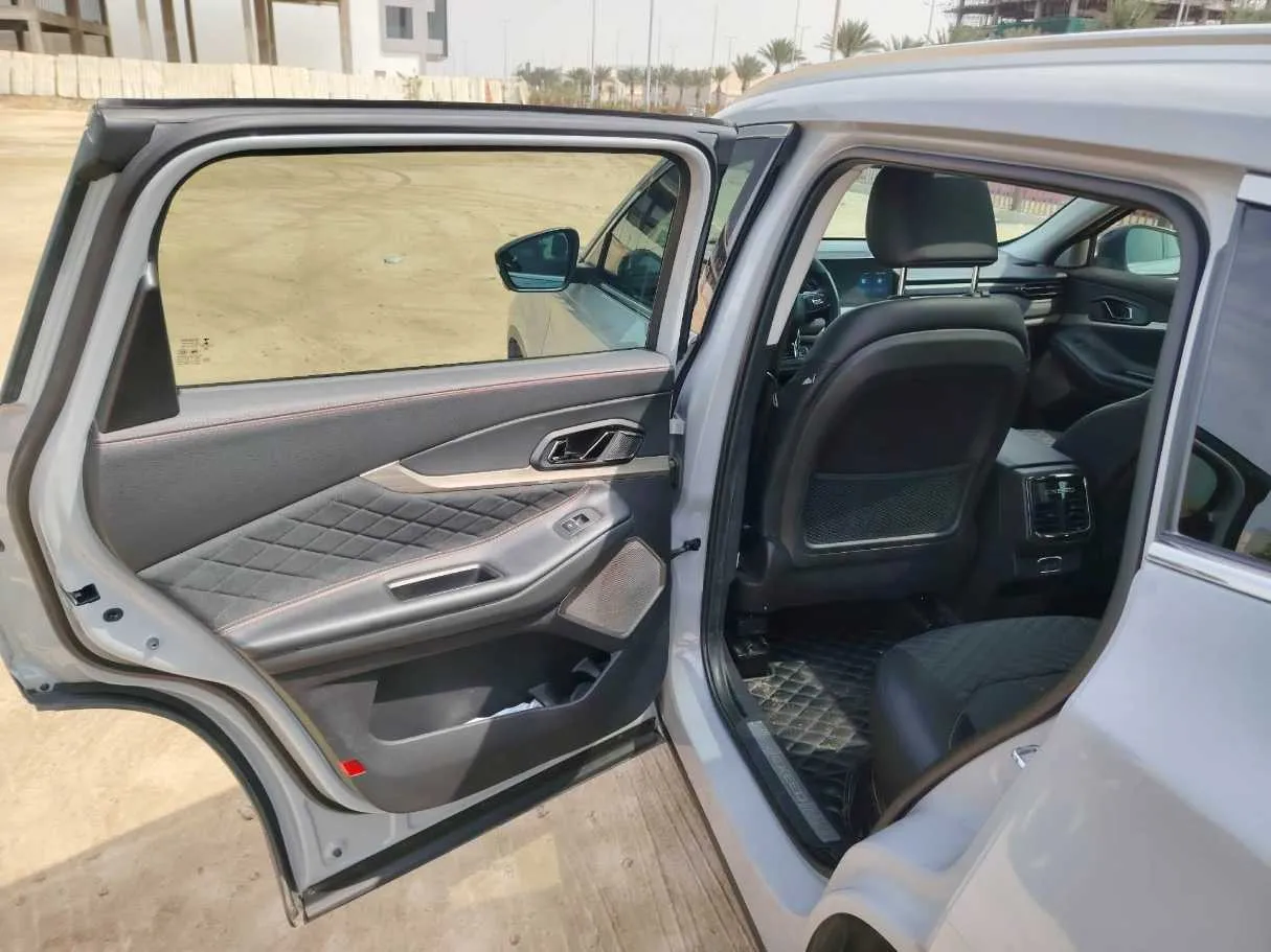 Car image 16