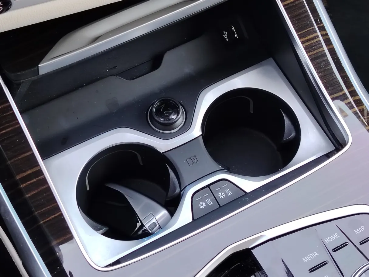 Car image 33