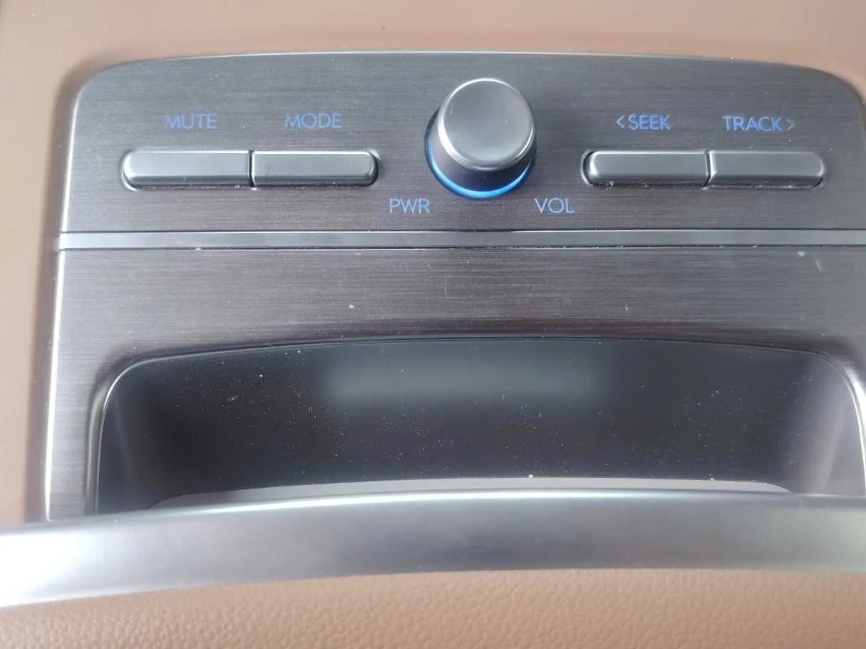 Car image 30