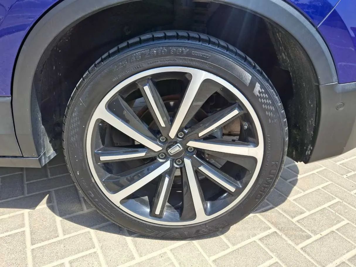 Car image 9
