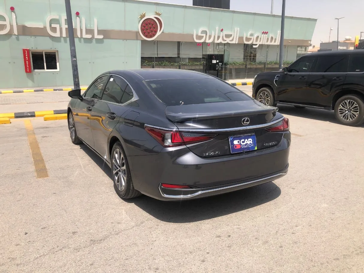 Car image 7