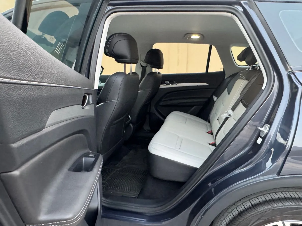 Car image 13