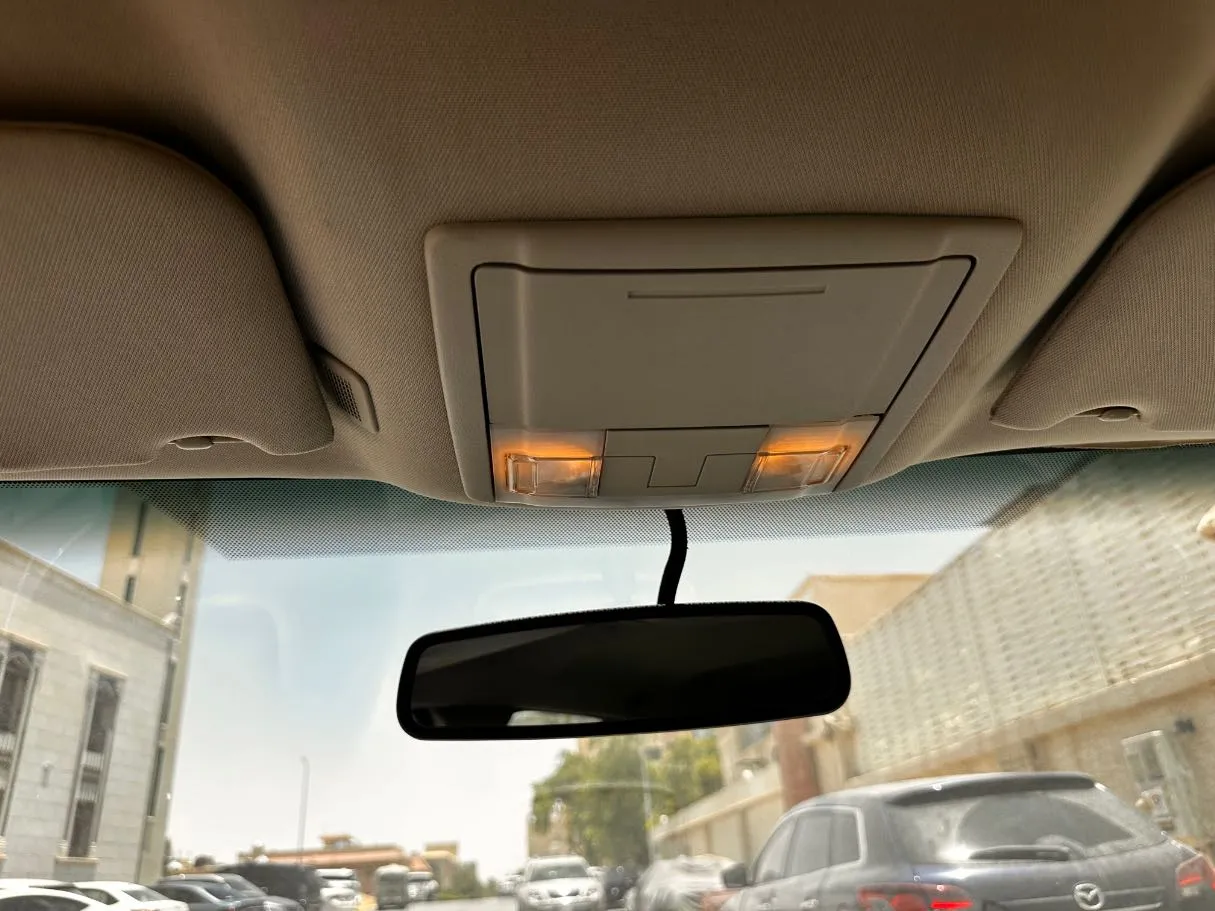 Car image 24