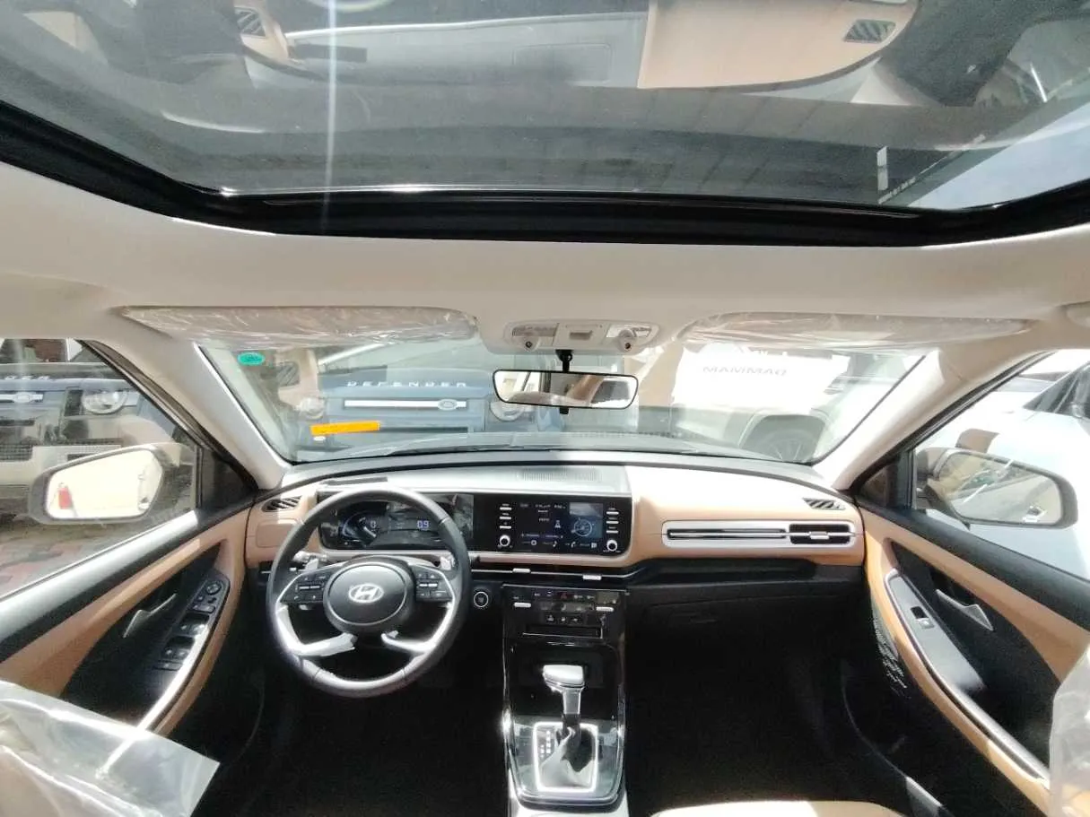 Car image 19