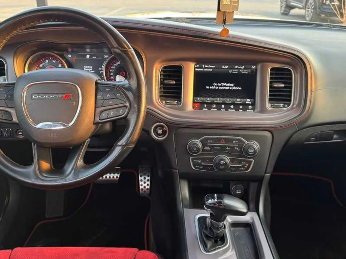 Car image 16