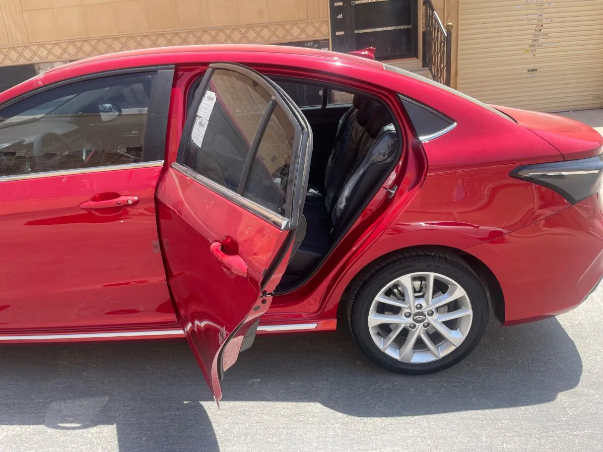 Car image 15