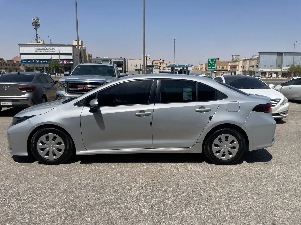 Car image 8