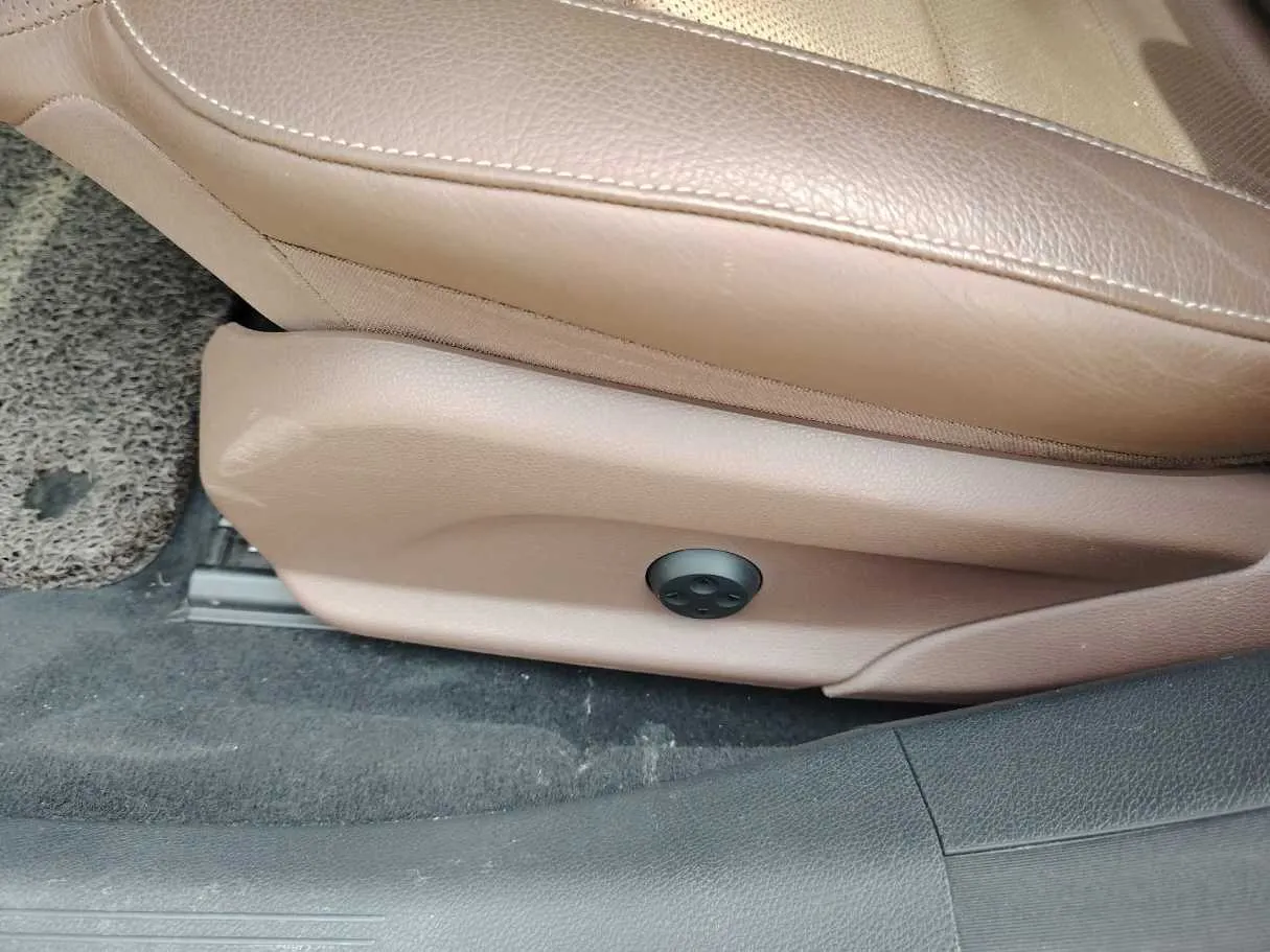Car image 36