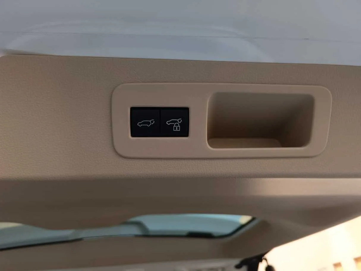 Car image 37