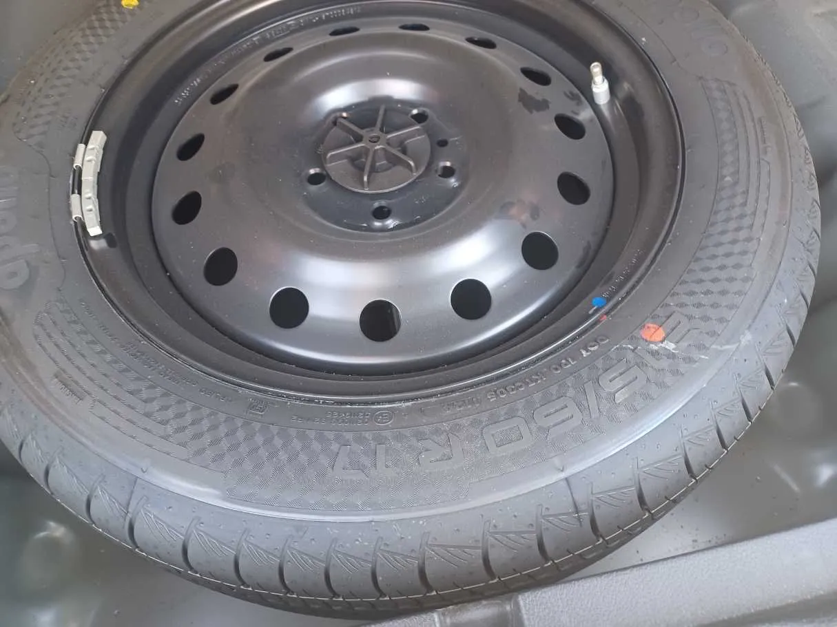 Car image 22