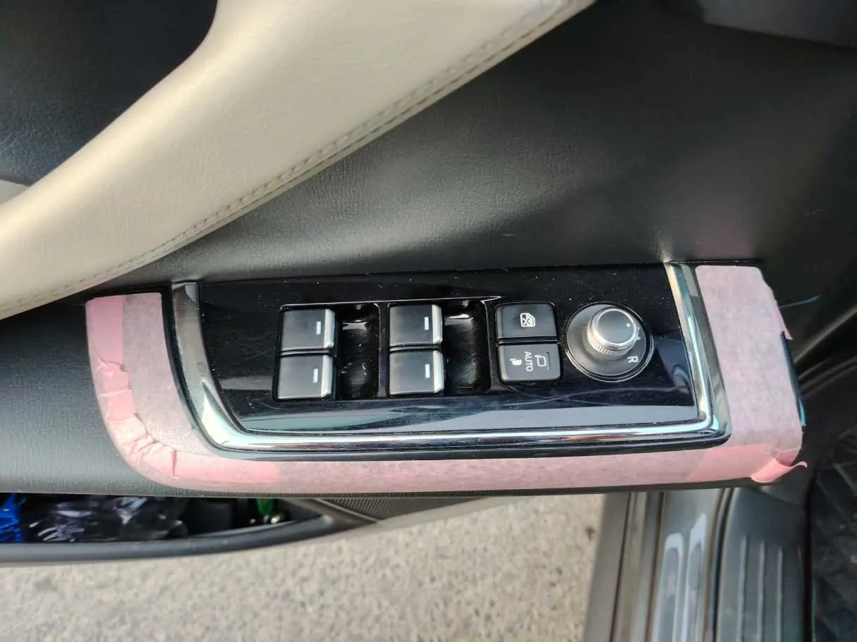 Car image 35