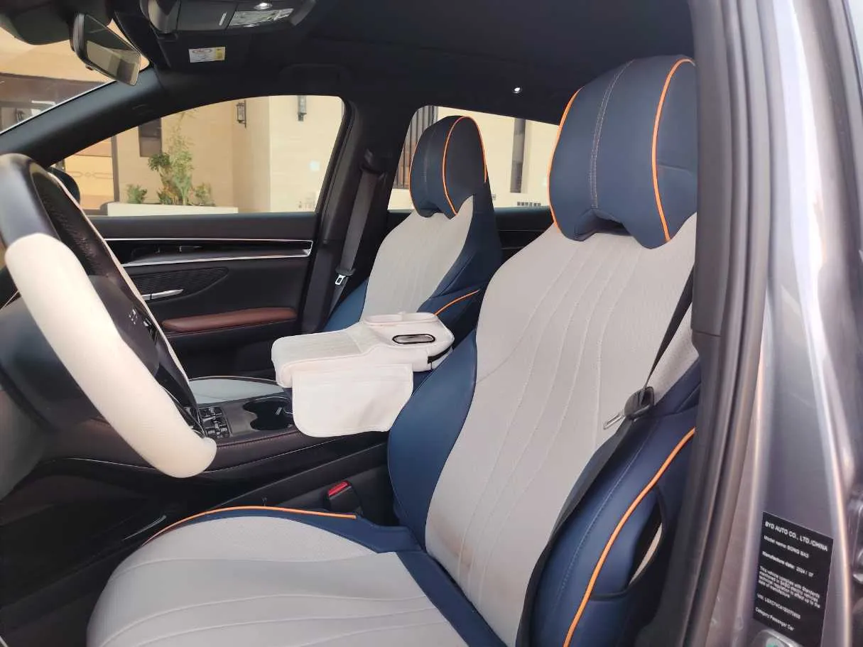 Car image 13