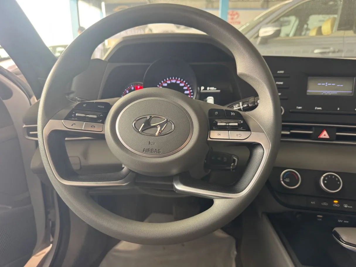 Car image 10