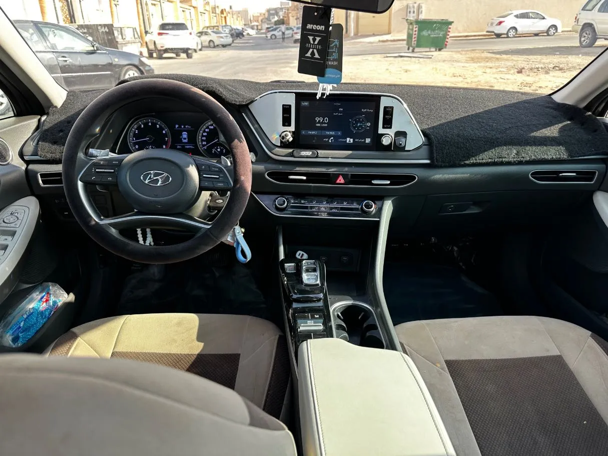 Car image 16