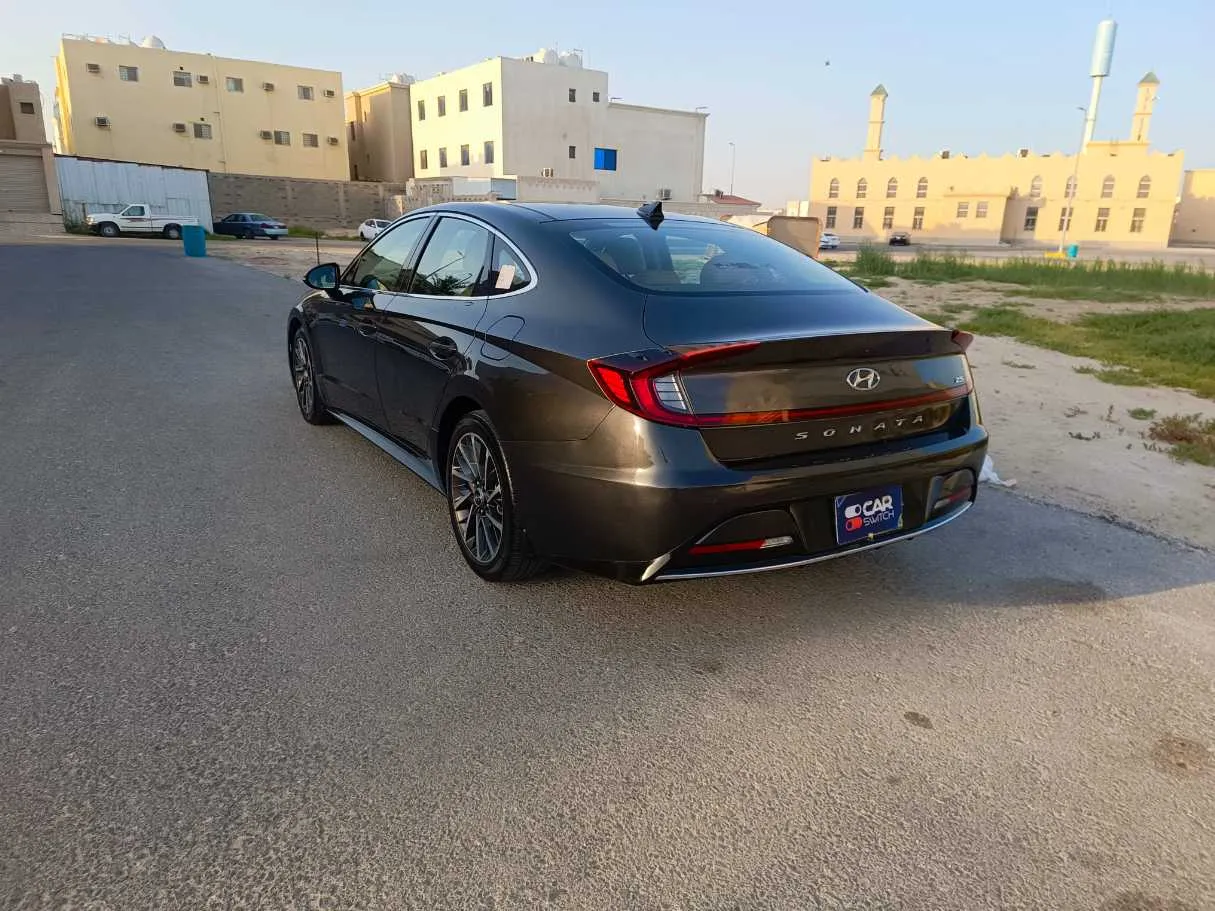 Car image 7