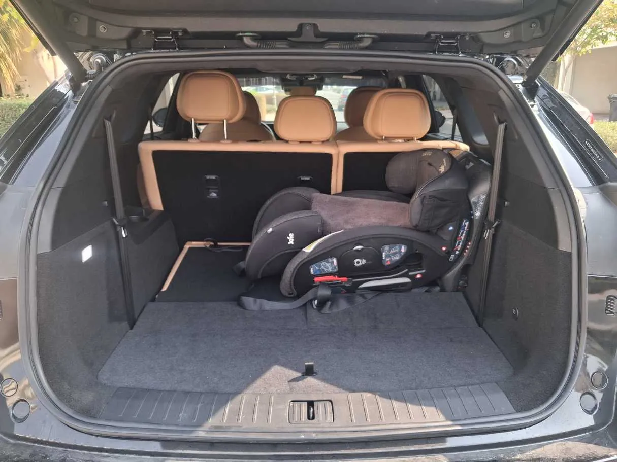 Car image 19