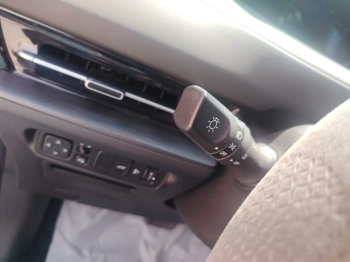 Car image 27