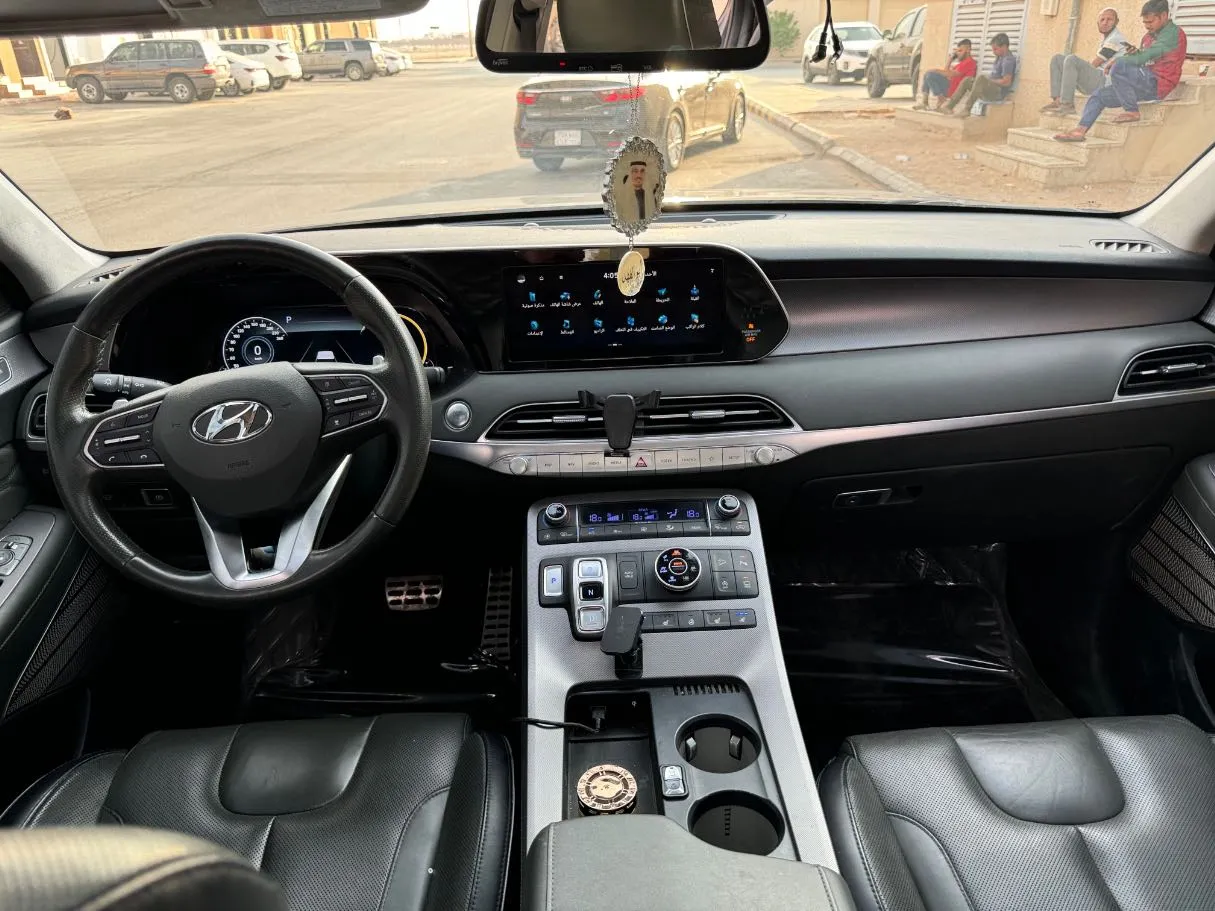 Car image 17
