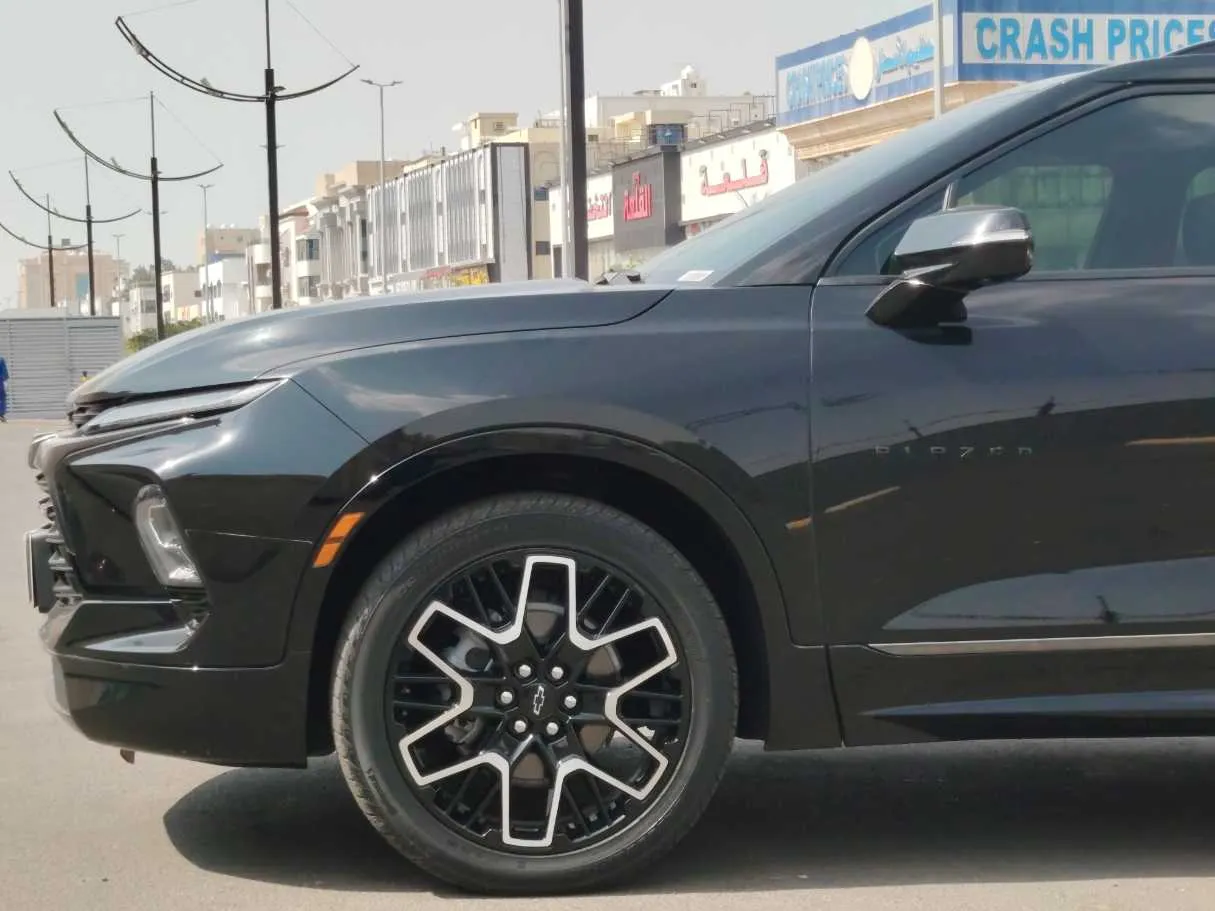 Car image 9