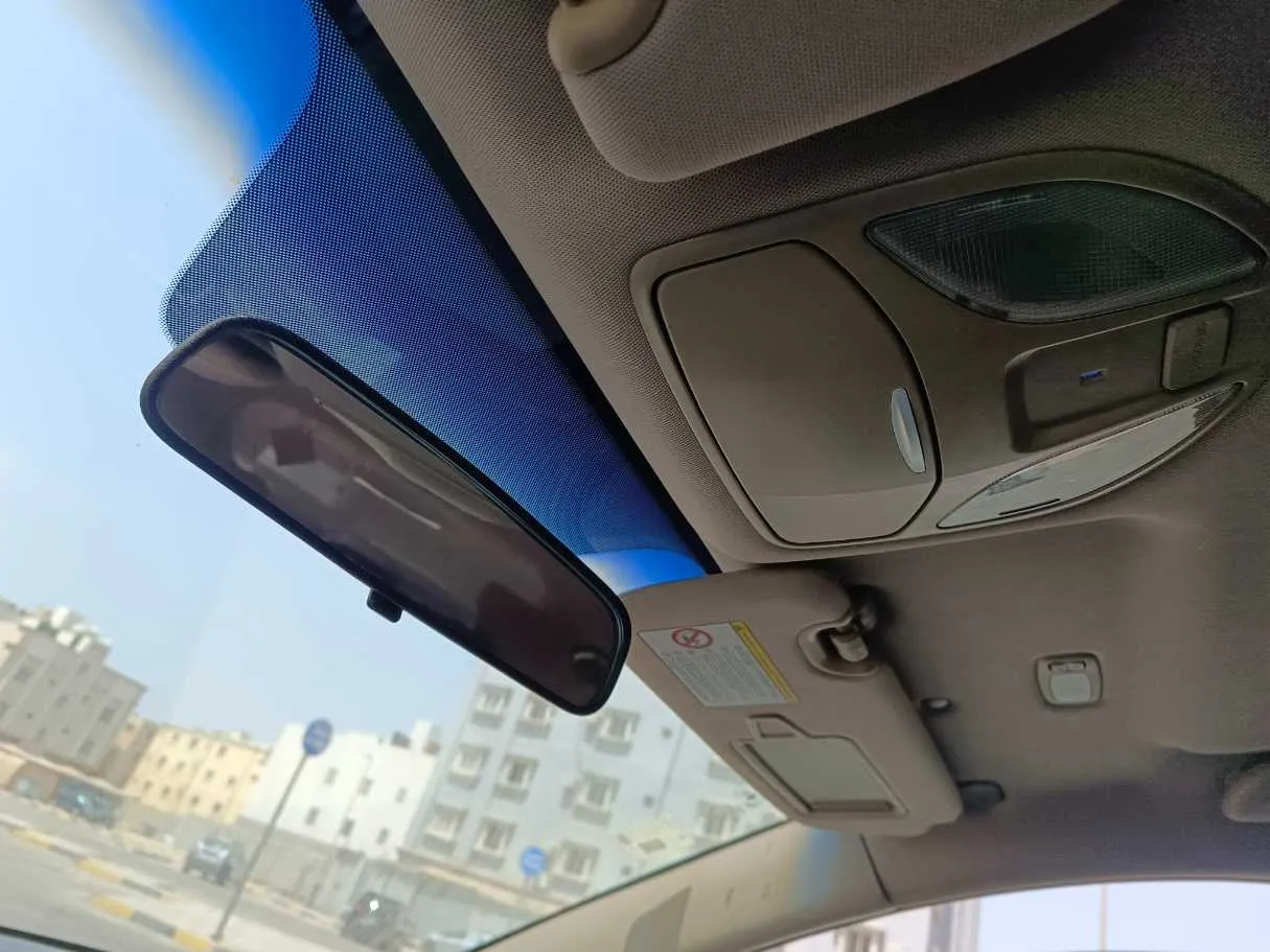 Car image 32