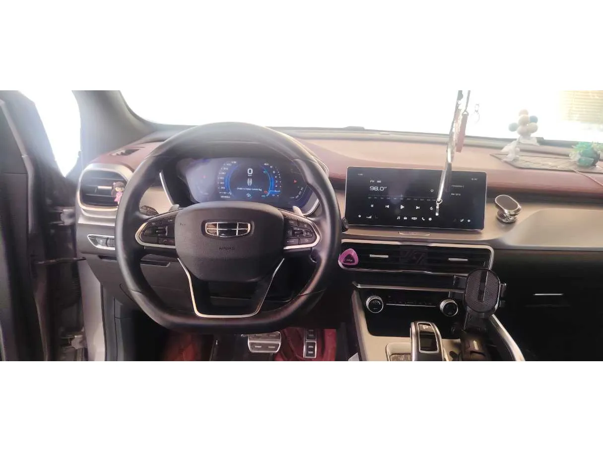 Car image 16