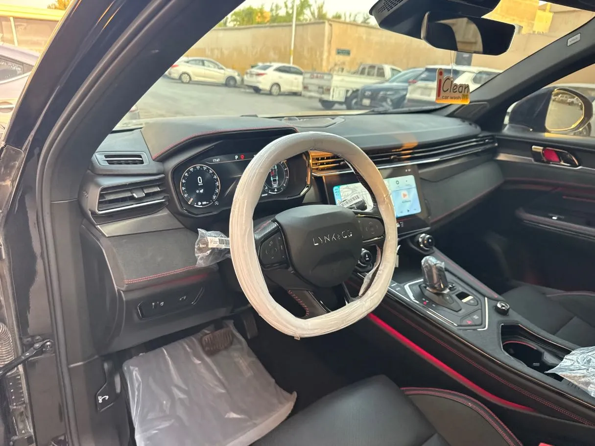 Car image 12