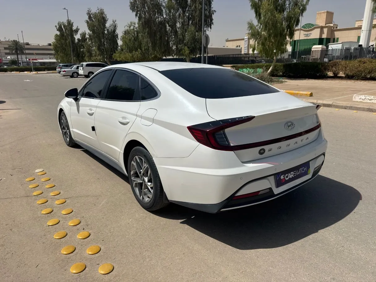 Car image 7