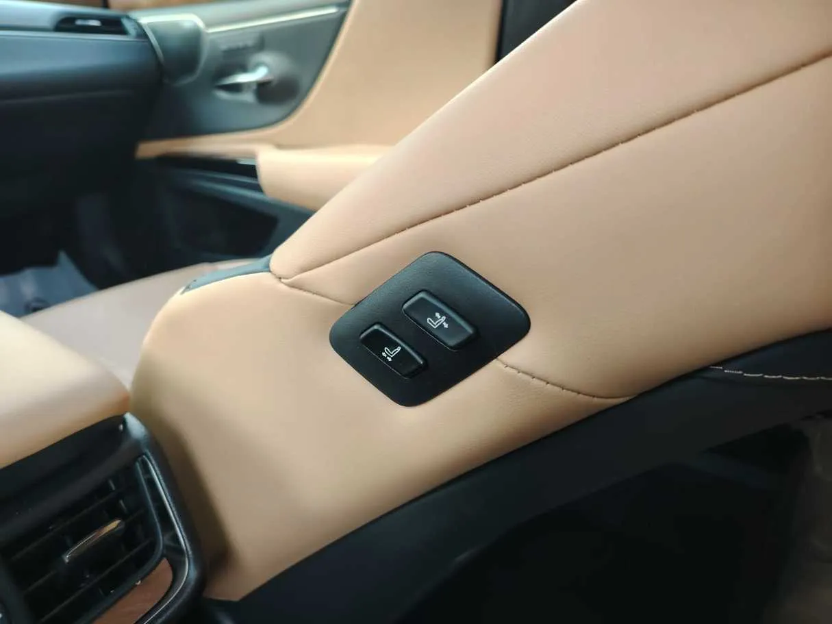 Car image 39