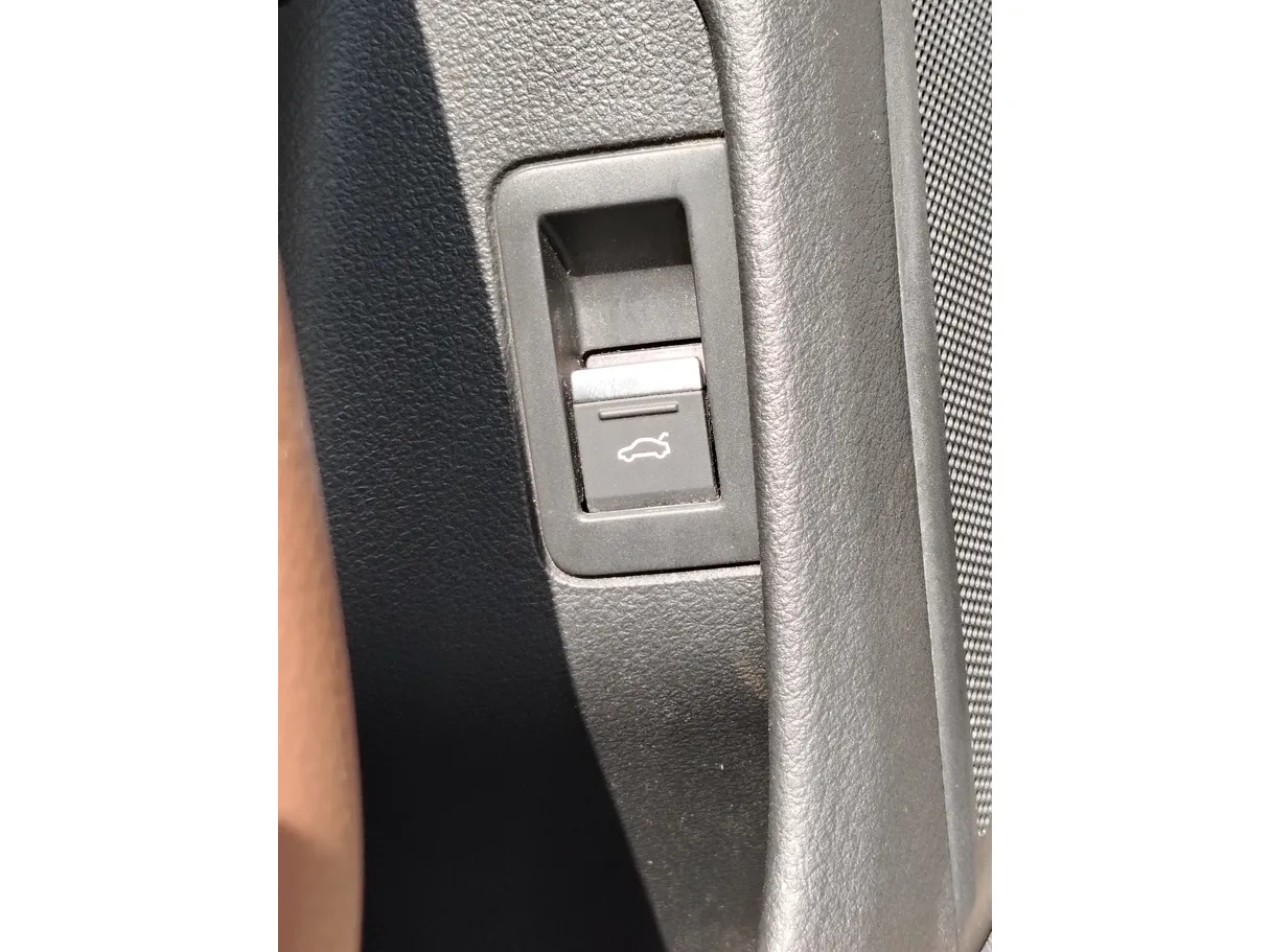 Car image 33