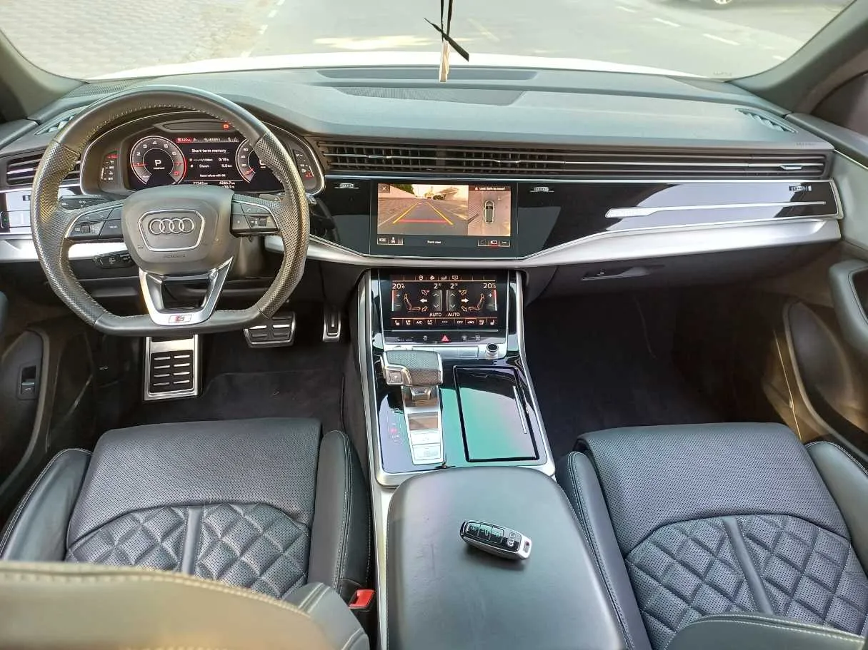 Car image 16
