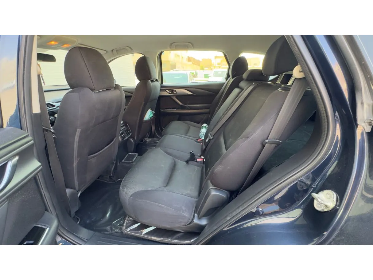 Car image 10