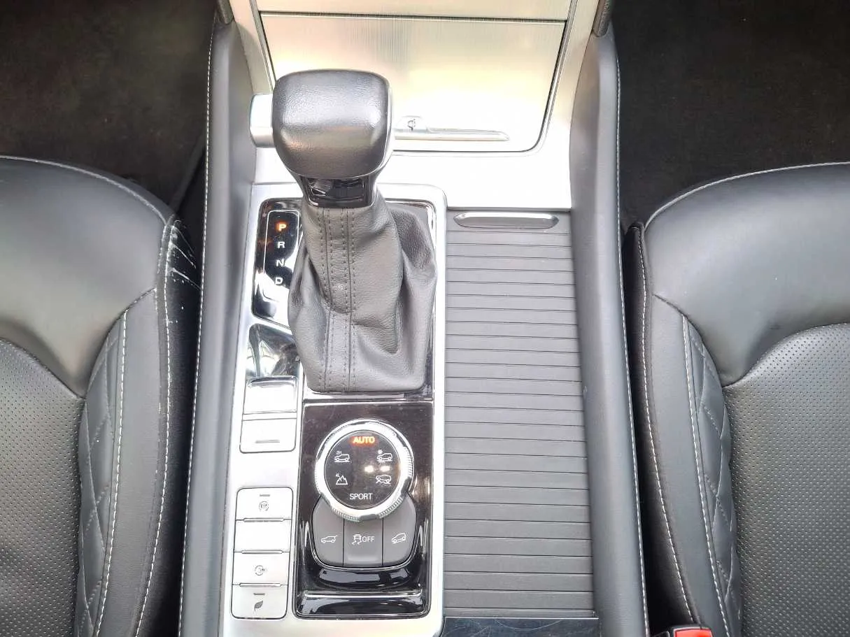Car image 15
