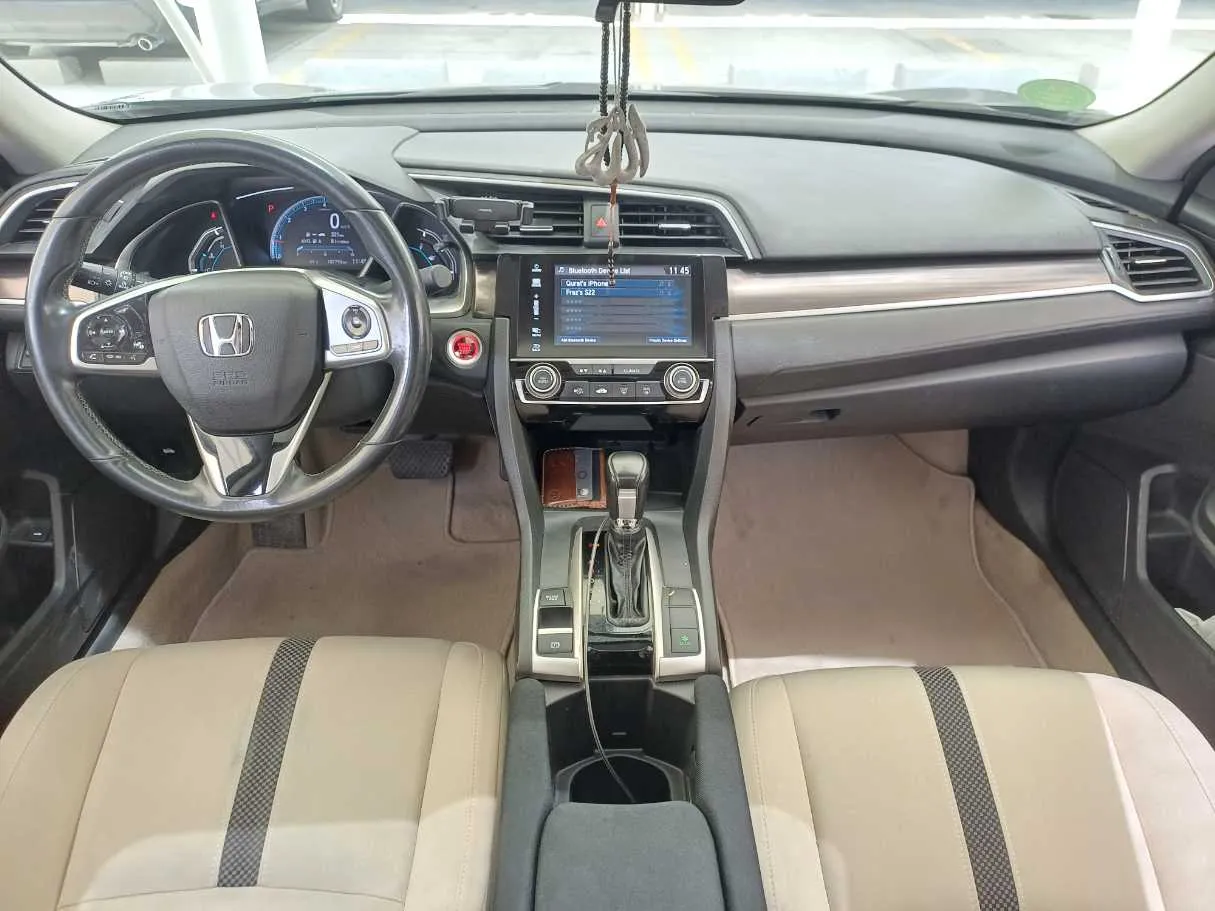 Car image 16