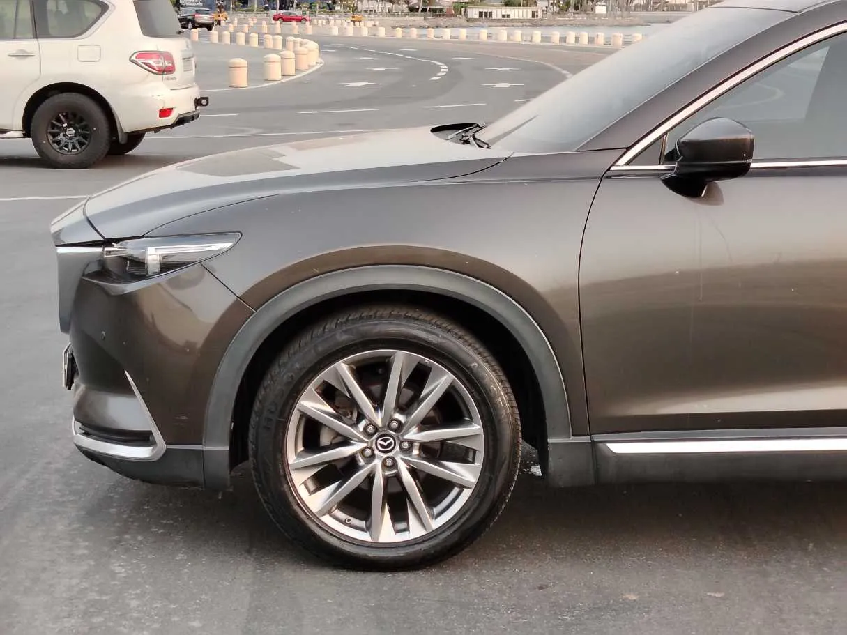 Car image 9