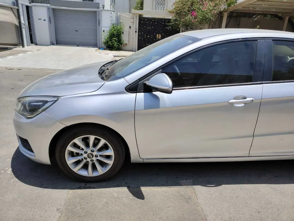 Car image 8