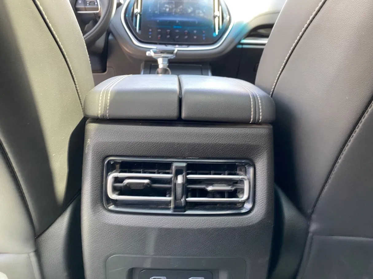 Car image 28