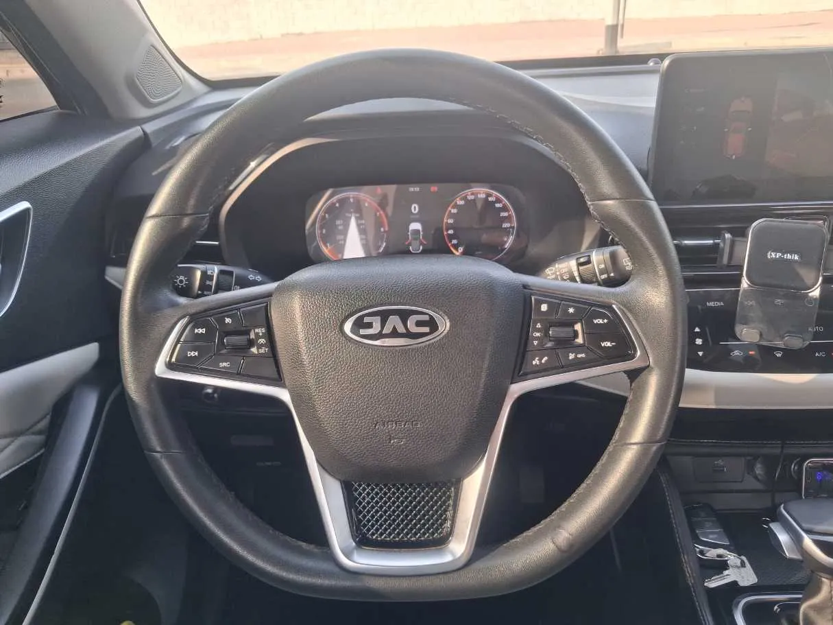 Car image 17