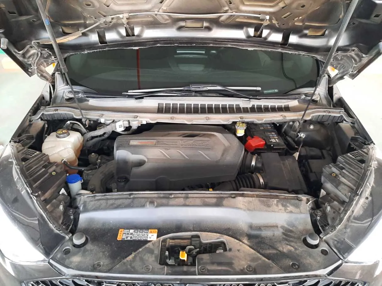 Car image 19