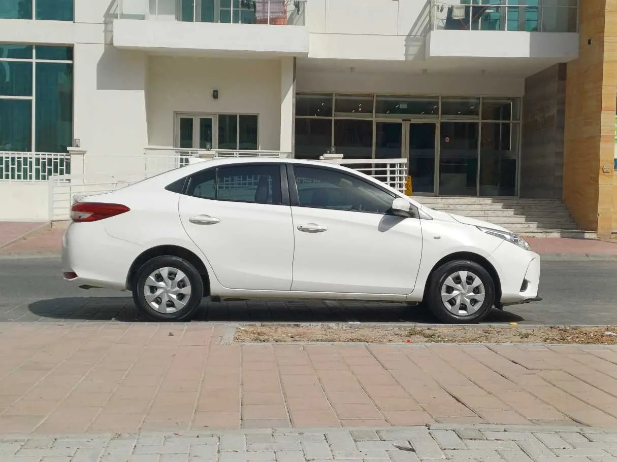 Car image 3