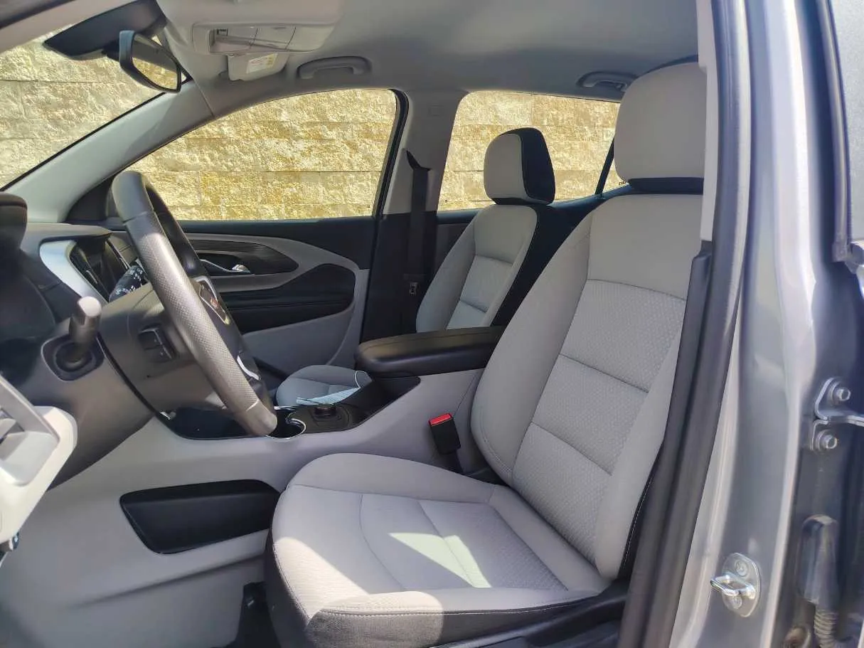 Car image 12