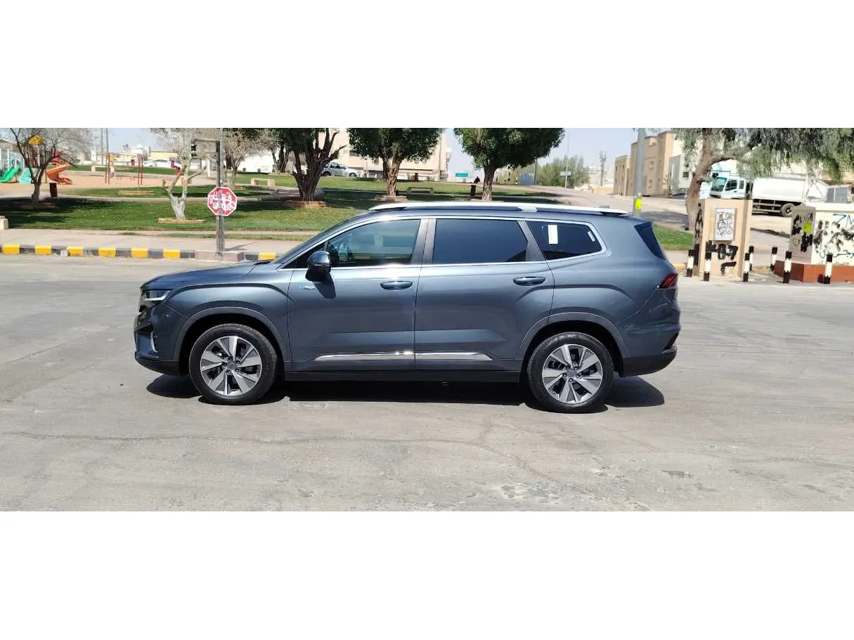 Car image 8