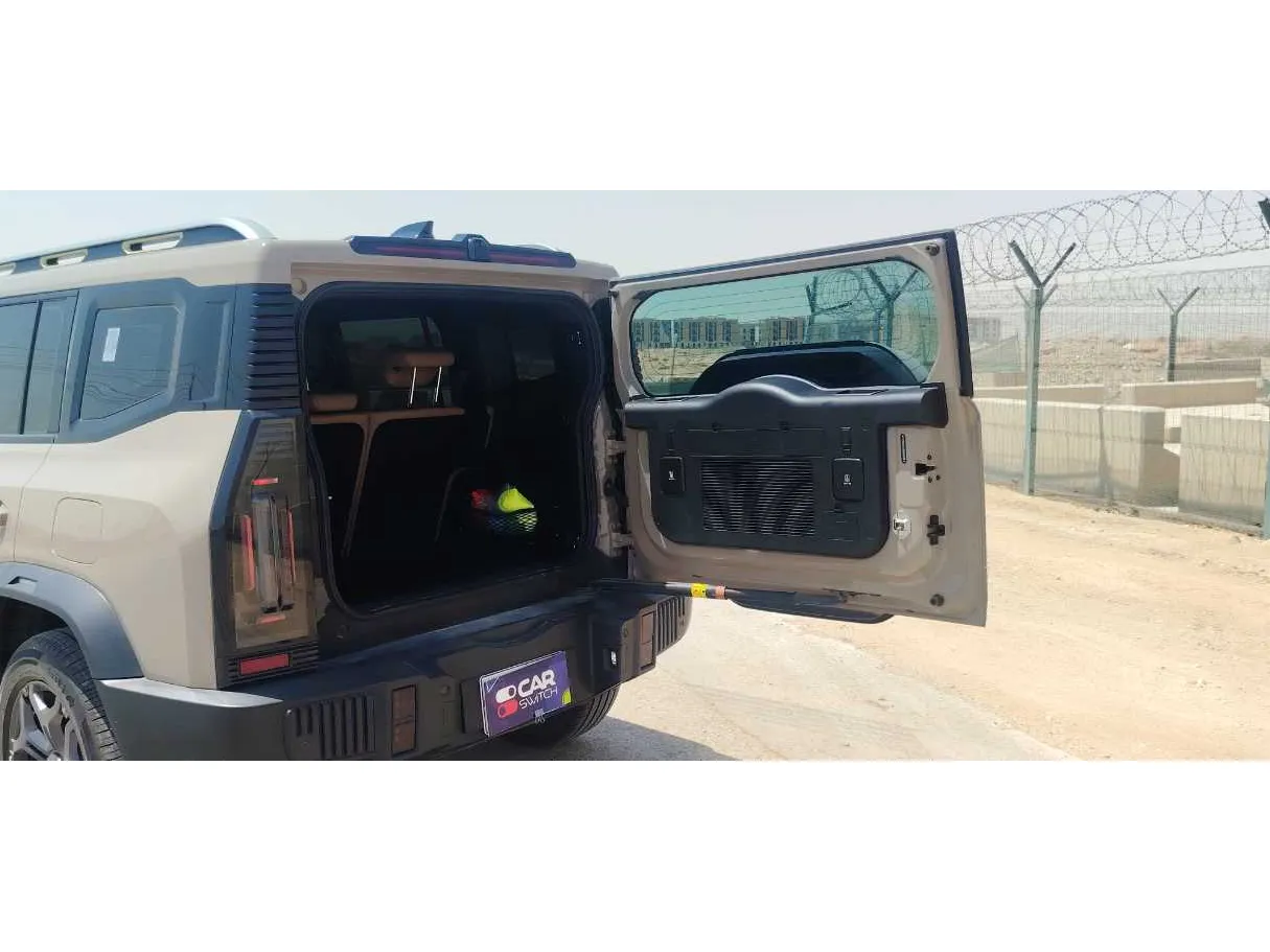 Car image 9