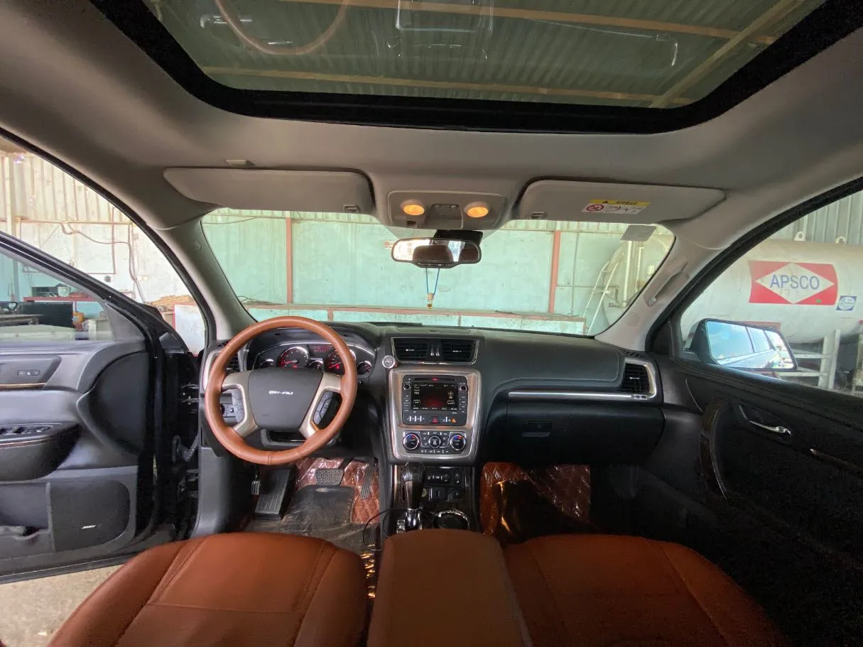 Car image 15