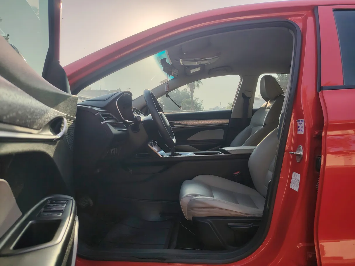 Car image 11