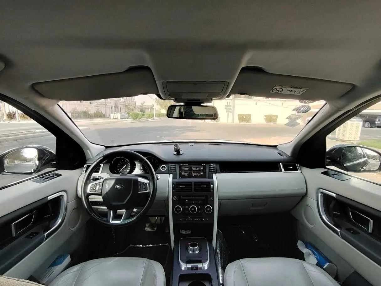 Car image 17