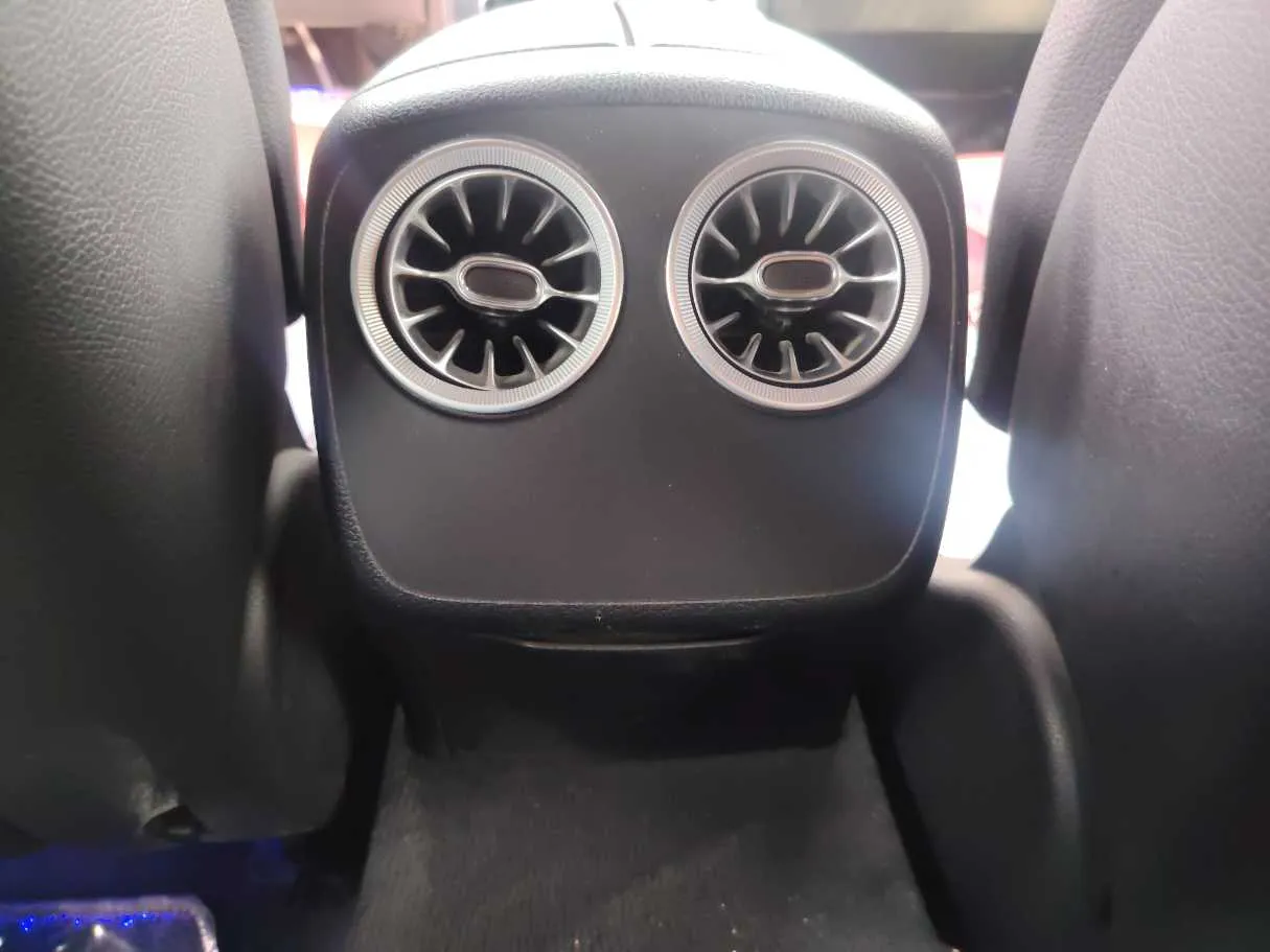 Car image 26