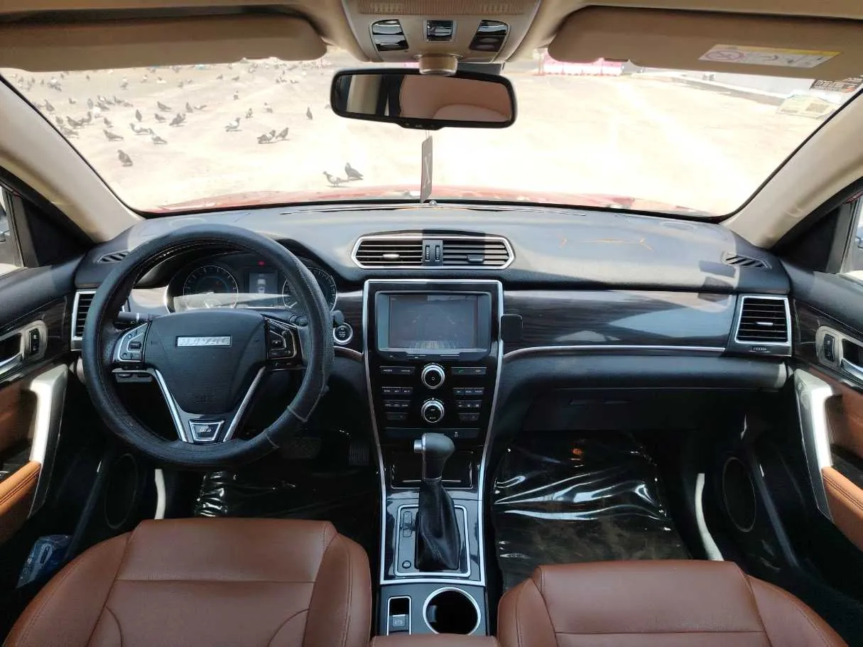 Car image 19